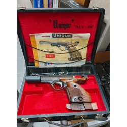 Pistolet semi-automatique...